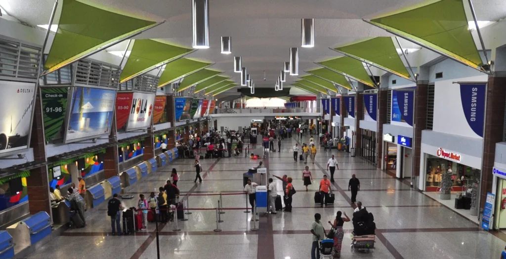 Disminuyen cancelaciones de vuelos entre República Dominicana y Estados Unidos pese a tormenta invernal