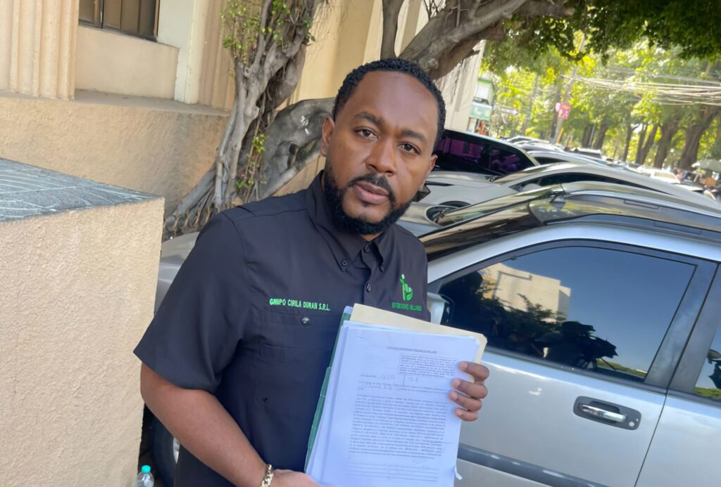 Hombre denuncia que expareja con la que tuvo relación extramatrimonial le exige la mitad de sus bienes