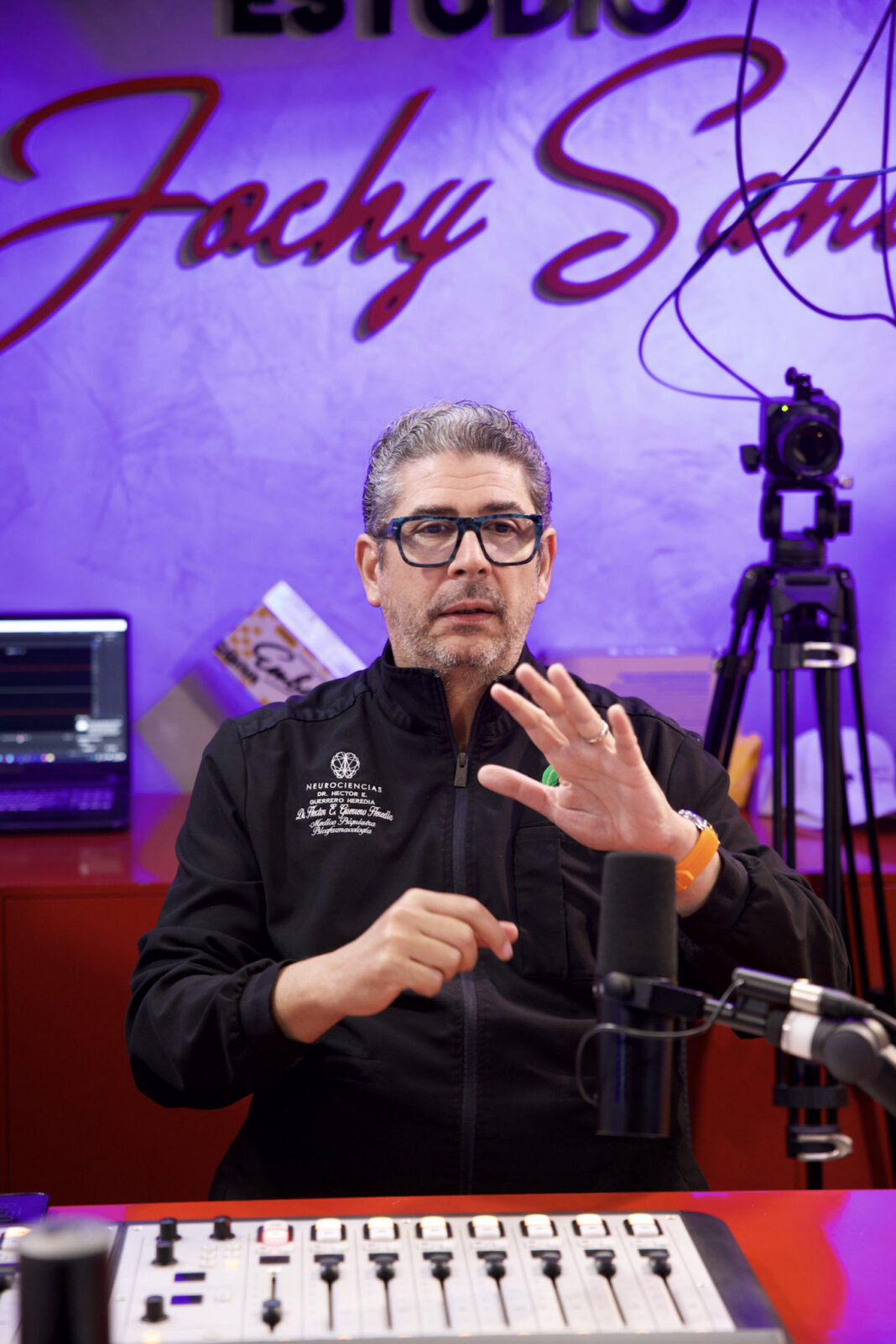 «Hombres débiles en tiempos fáciles»: Guerrero Heredia califica fenómeno Therians como «moda» y crisis de identidad