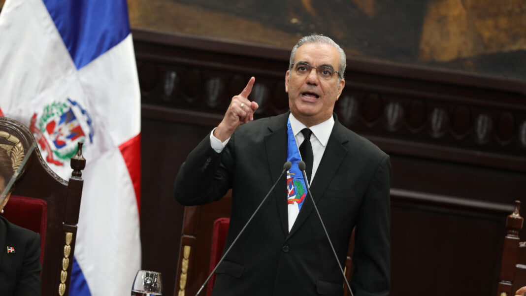 Abinader destaca reducción histórica de la pobreza durante acto por 11 años del PRM