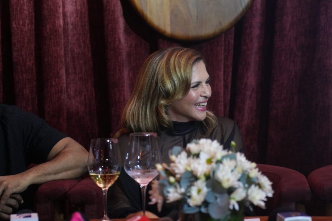 Propuesta teatral «Sin Pedir Permiso» reúne a comunicadoras destacadas y abre nueva función