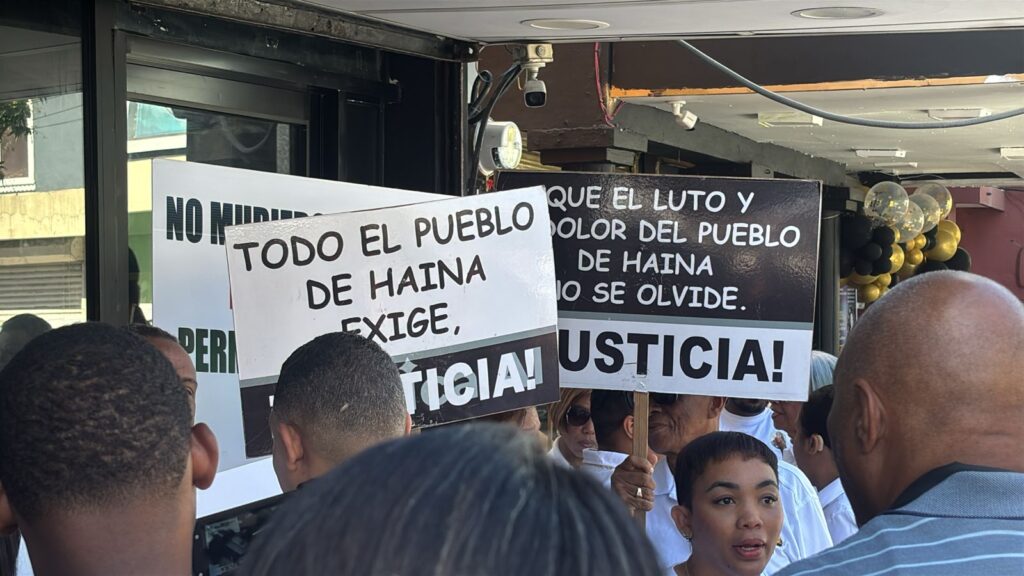 A ritmo de “Volveré”, haineros marchan para exigir justicia por víctimas del Jet Set
