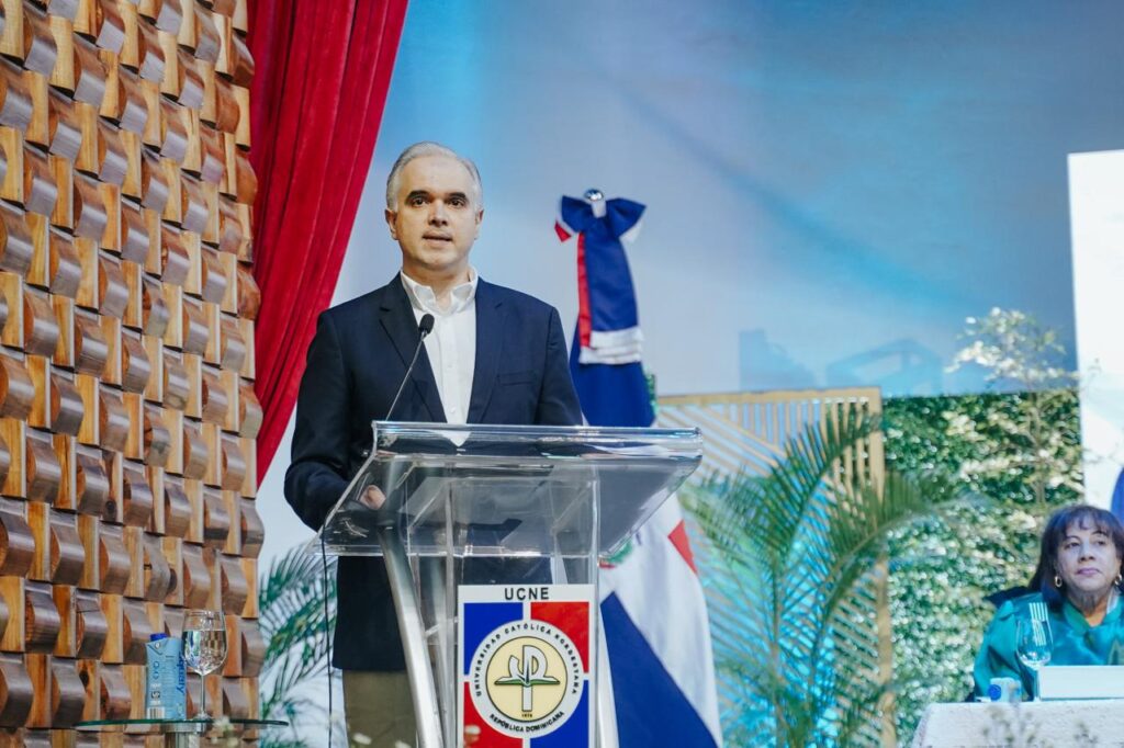 El magisterio es el eje clave para transformar el sistema educativo, afirma Luis Miguel De Camps