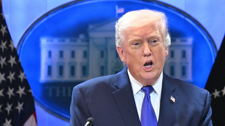 Trump dice que subirá el nuevo arancel global a un 15 %