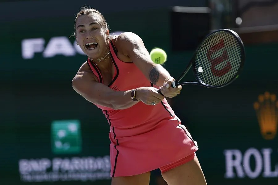 Sabalenka avanza a cuartos de final en Indian Wells tras imponerse a Osaka