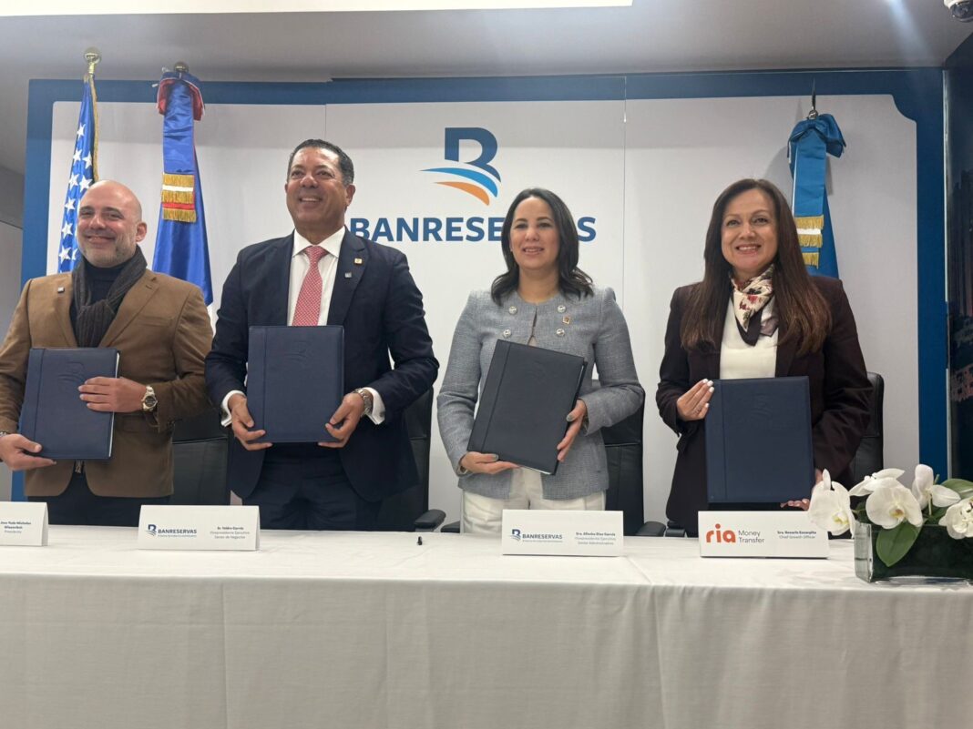 Banreservas firma acuerdo con Ría y MIO para fortalecer inclusión financiera de la diáspora