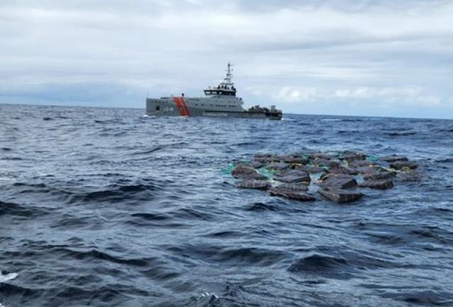 Ecuador y Estados Unidos incautan 1,9 toneladas de droga en altamar