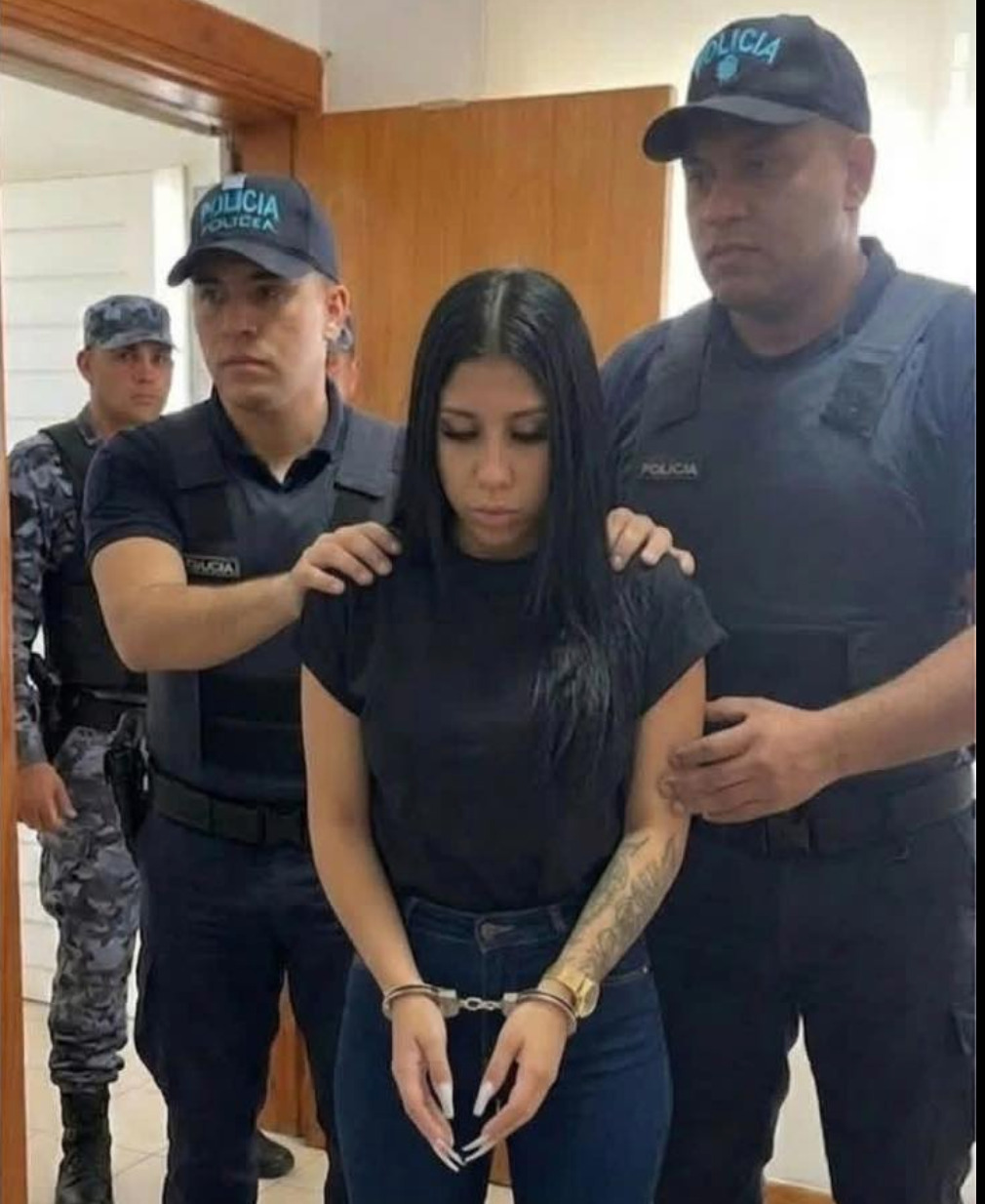 Detienen a mujer por presunta agresión a menor tras video difundido en redes sociales en Santiago