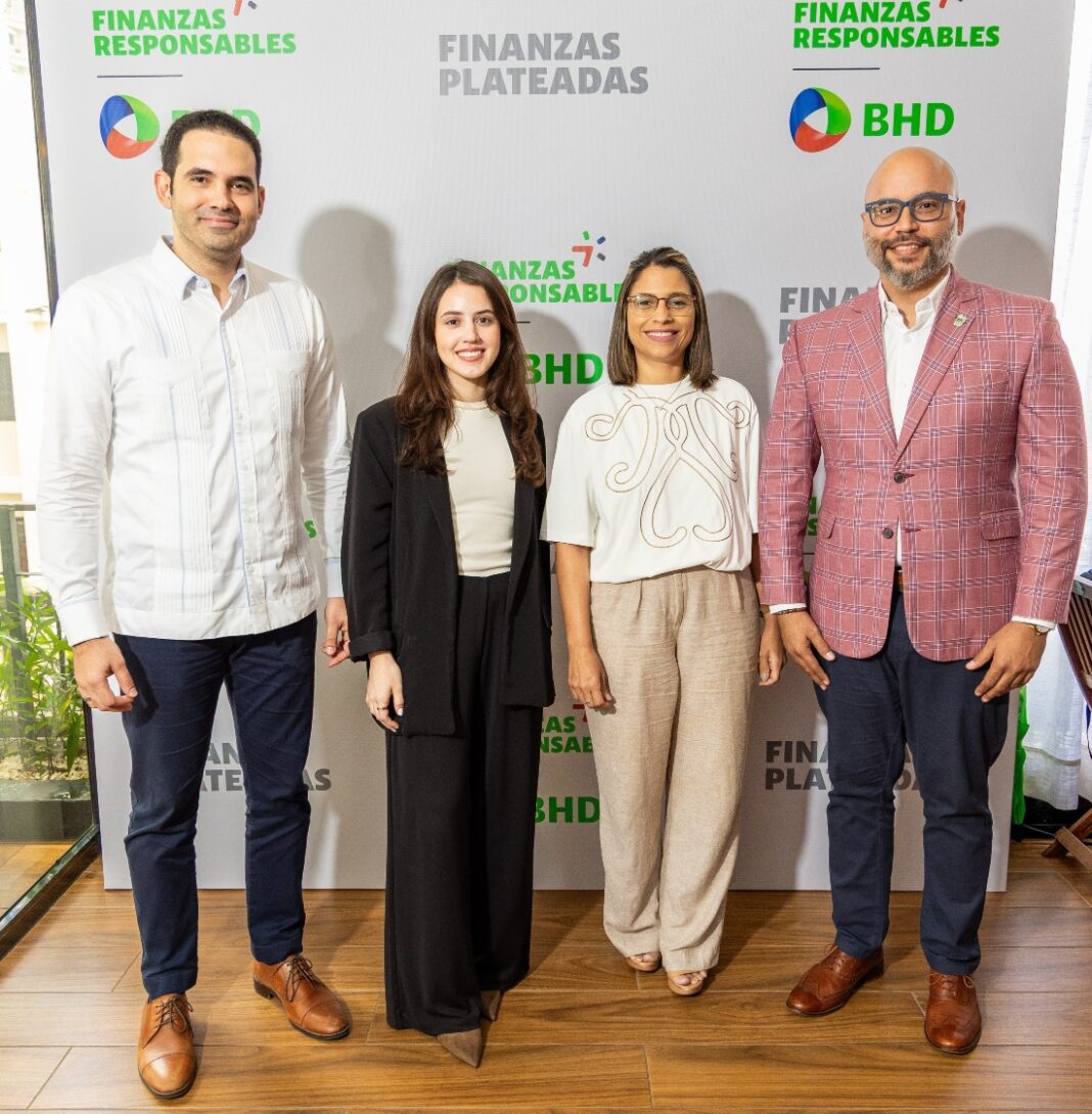 Banco BHD realiza taller de finanzas digitales para adultos mayores