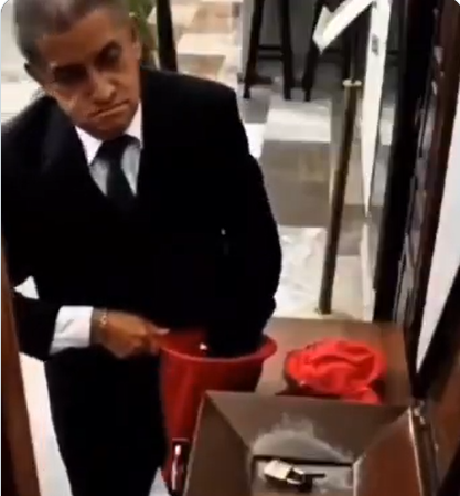 Captan a presunto colaborador robando limosna en la Catedral de Tehuacán de Puebla, México