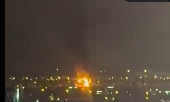 Incendio en el Aeropuerto Internacional de Dubái tras un ataque con drones