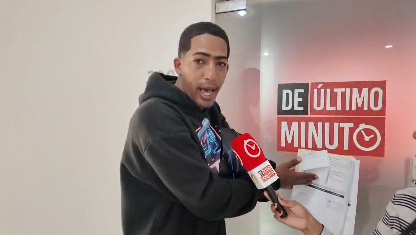 Ciudadano denuncia más de siete años con impedimento de salida sin resolver tras caso con la DNCD