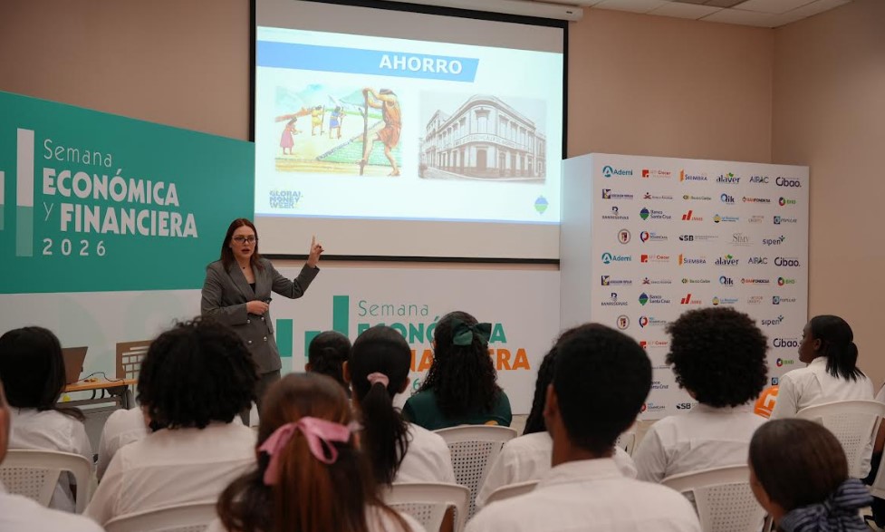 Banco Santa Cruz fomenta la cultura del ahorro en la Semana Económica y Financiera 2026