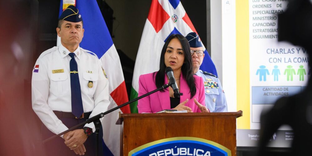 Ministra de Interior y Policía destaca descenso en la tasa de robos reportados en comparación con 2025