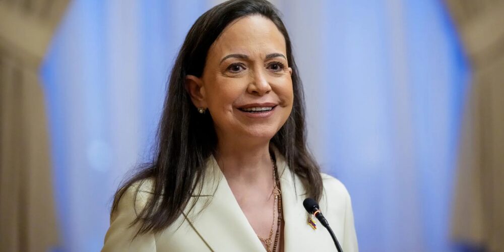 Machado ofrece minimizar intervención estatal en Venezuela para la industria petrolera