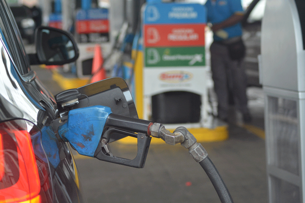 Gobierno mantiene precios de combustibles esenciales