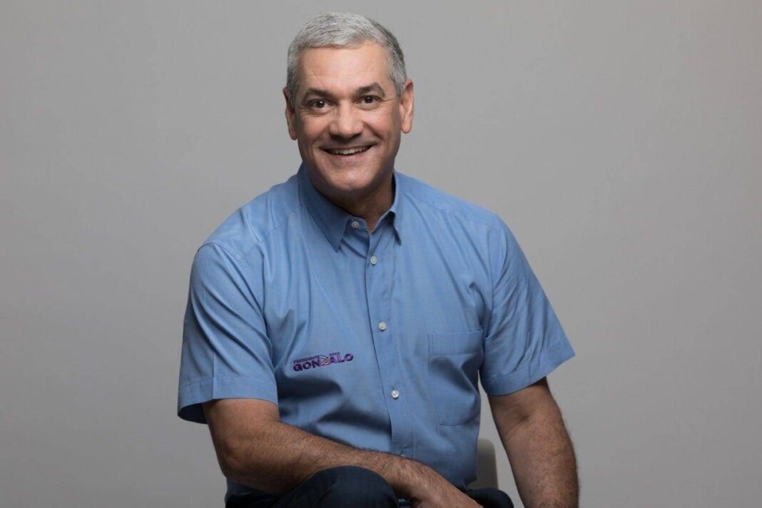 Gonzalo Castillo es visto con dificultad para caminar tras audiencia del caso Calamar