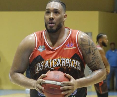 Mirambeaux lidera victoria de Caminantes sobre Caobas City en el TBS Santo Domingo 2026