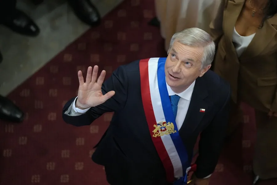 Kast evalúa indultar a los policías condenados por violaciones a los derechos humanos en el estallido social