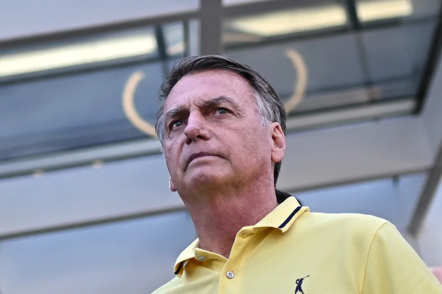 Jair Bolsonaro deja la UCI y es trasladado a una habitación en el hospital donde está internado