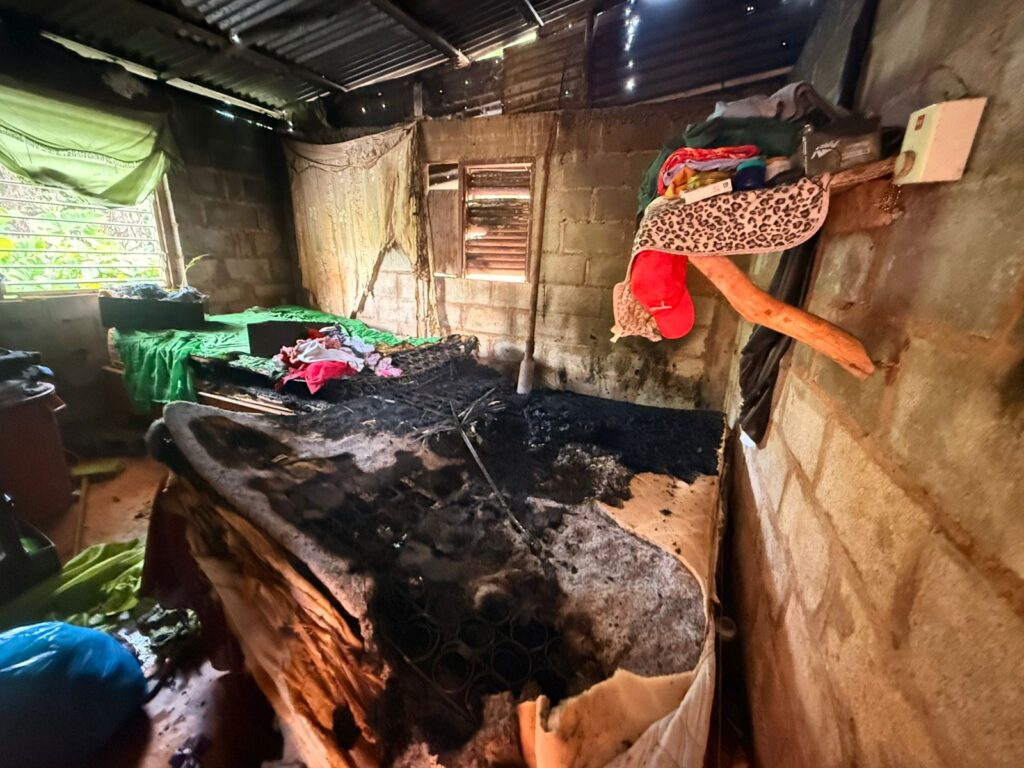 Familia pierde su hogar y pertenencias luego de incendio en Los Tocones, Castellalito