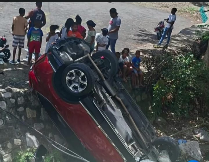 Director del Hospital de Peralta sufre accidente de tránsito y es atendido en centro médico de Azua
