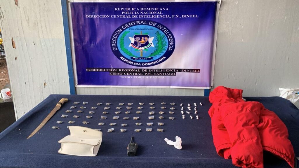 DINTEL desmantela punto de drogas en Santiago Oeste; apresan dos hombres y ocupan porciones de narcóticos