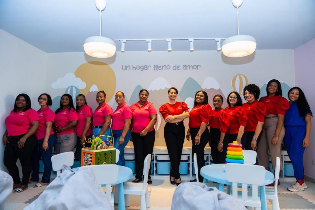 Fuerza femenina y esperanza: la labor de mujeres que cuidan a niños con VIH en La Casa Rosada