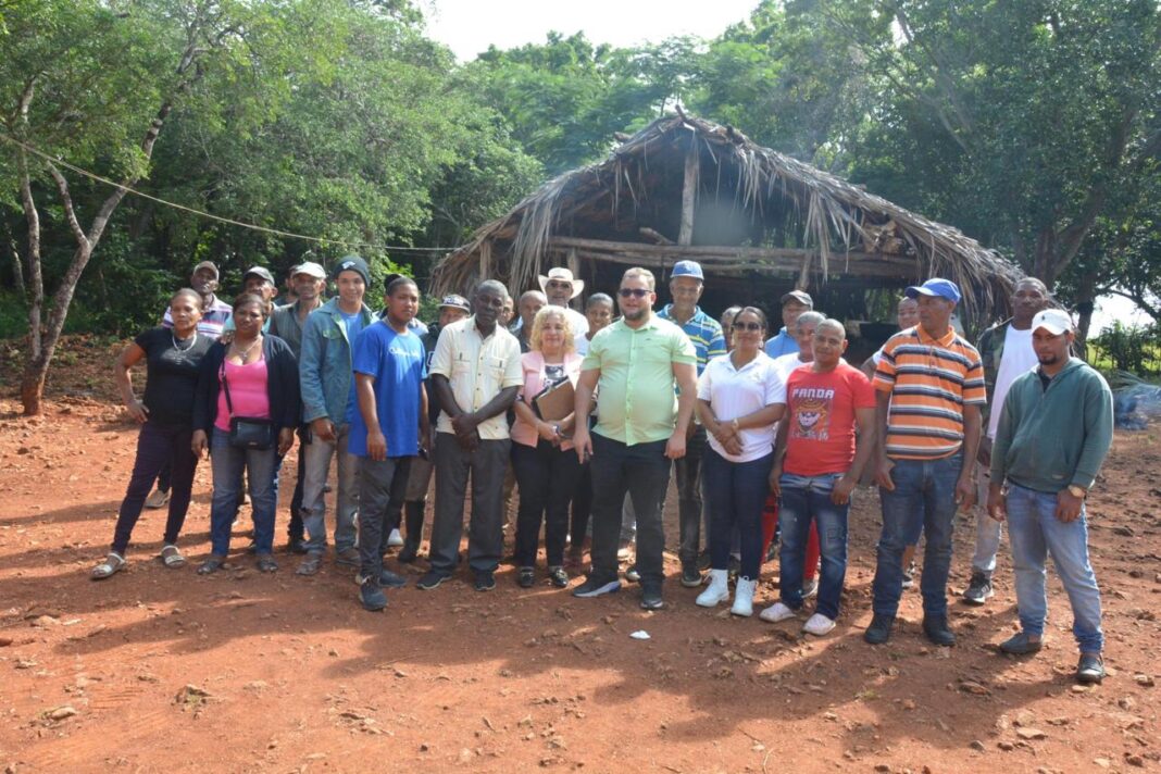FEDA dona tres mil plántulas de coco a 30 productores de las comunidades Juancho, Oviedo y La Colonia