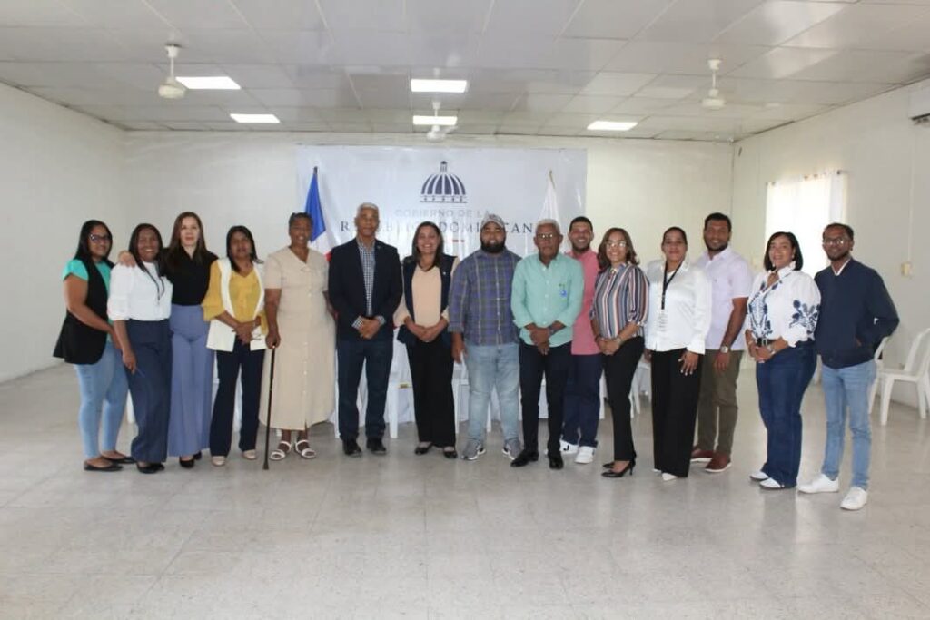 Gobernadora de Azua participa en sesión preparatoria con el Ministerio de Hacienda para priorizar iniciativas de desarrollo