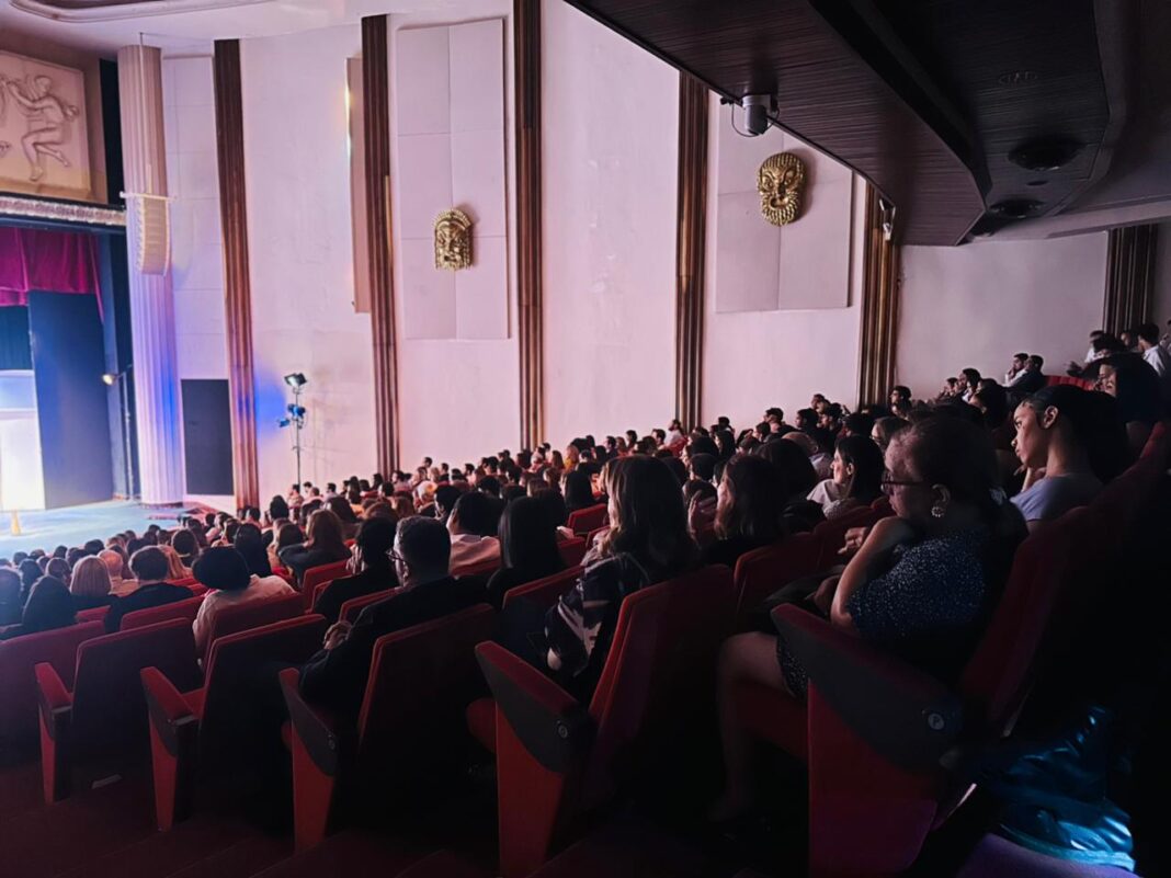 A casa llena se estrenó la tercera reposición de la obra teatral “La Verdad”