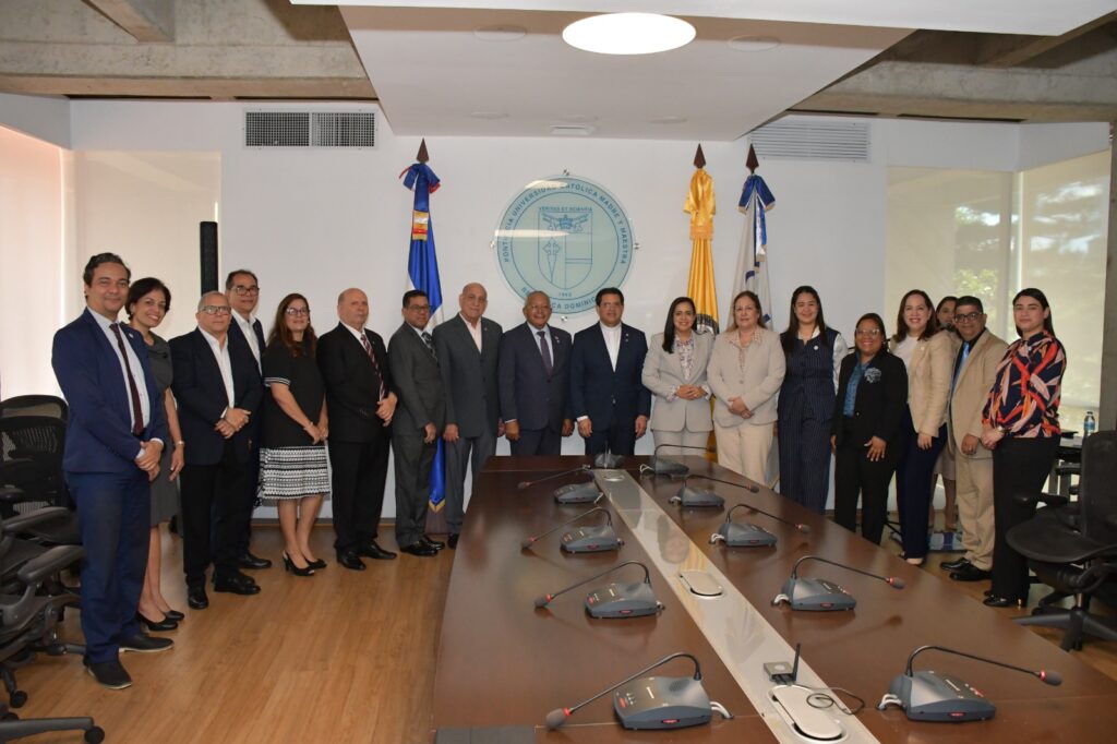 ONAPI y PUCMM sede Santiago firman convenio interinstitucional para la implementación de un CATI-Periférico