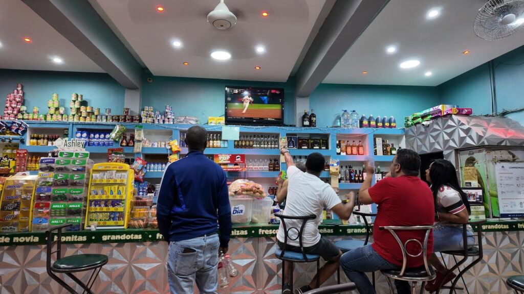 Barrios de la capital viven con entusiasmo el juego entre RD y Corea del Sur