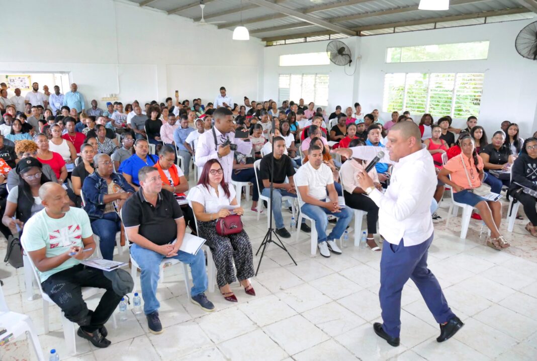 Diputado Ramón Raposo integra a 500 emprendedores de SDN en taller de IA