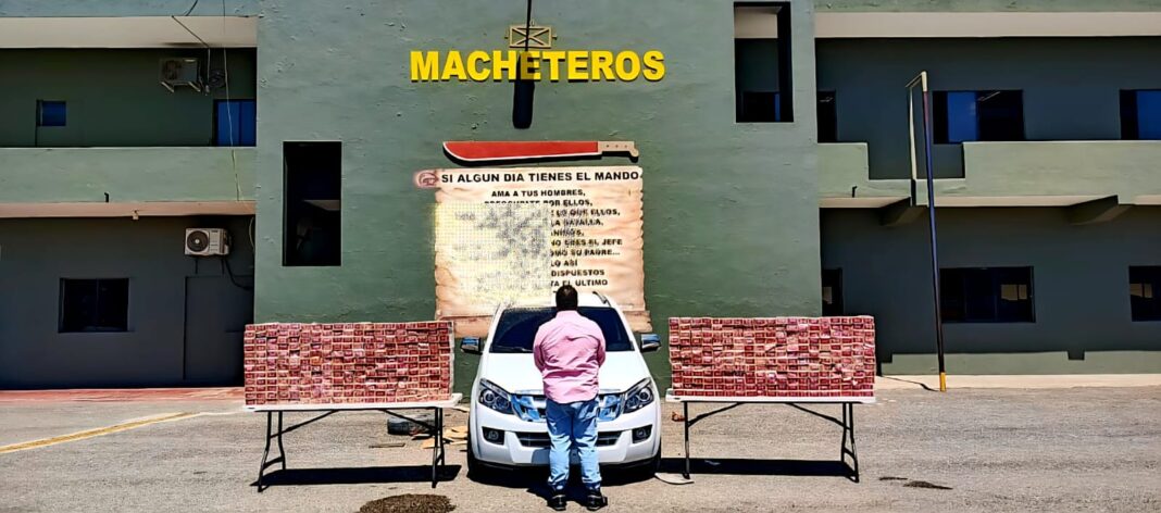 Ejército detiene hombre con 93,000 cigarrillos de contrabando ocultos en camioneta
