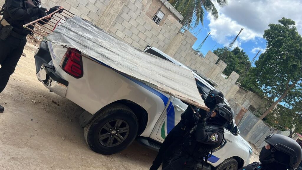 Policía desmantela punto de drogas y ocupa sustancias controladas en Villa Hermosa