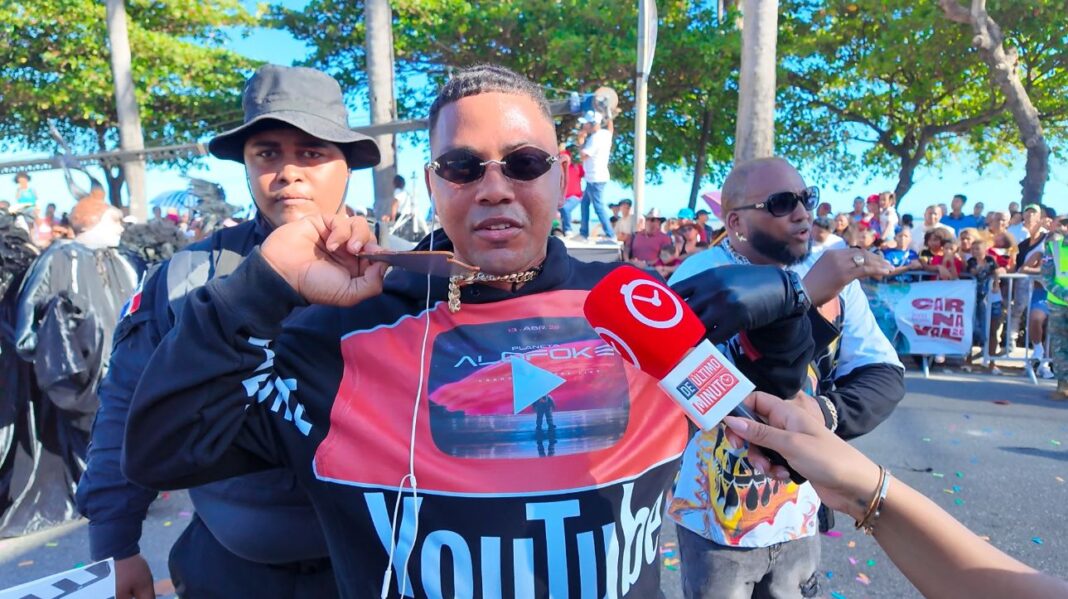 Disfraces inspirados en Santiago Matías y La Fruta se destacan en el Desfile Nacional de Carnaval