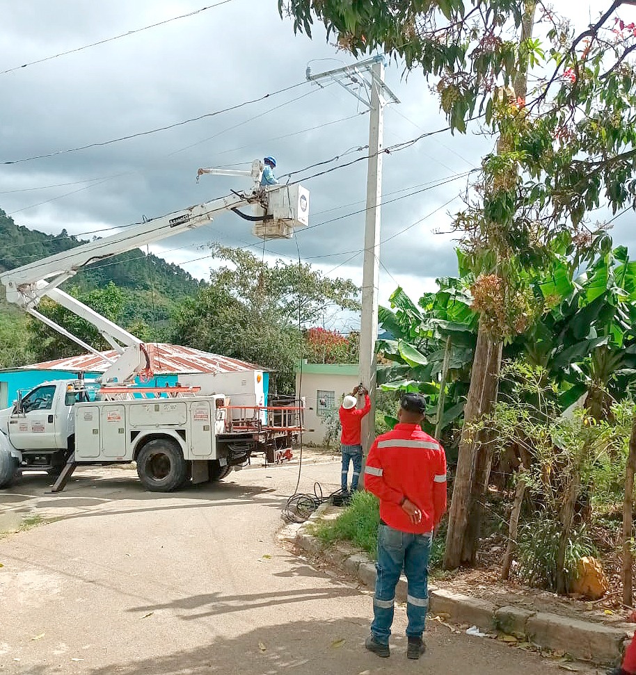 Edesur desarrolla operativo de regularización en Nizao, San José de Ocoa