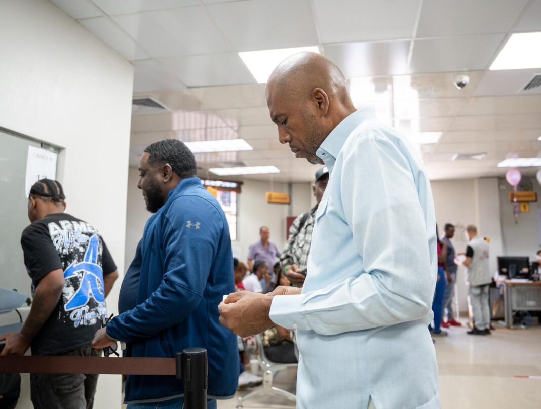 Alcalde Eduardo Kery elogia proceso expedición nueva cédula en La Romana