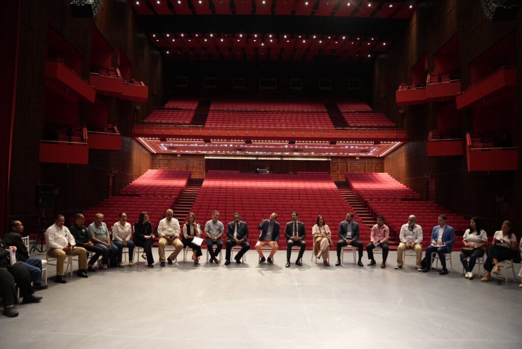 Roberto Ángel Salcedo se reúne con equipo operativo de la Feria del Libro y la Cultura Cibao 2026