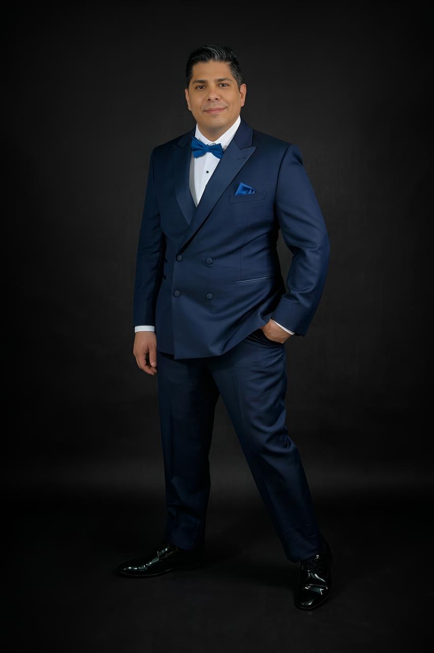 Comunicador Samir Saba se destaca en la alfombra de Premios Soberano 2026