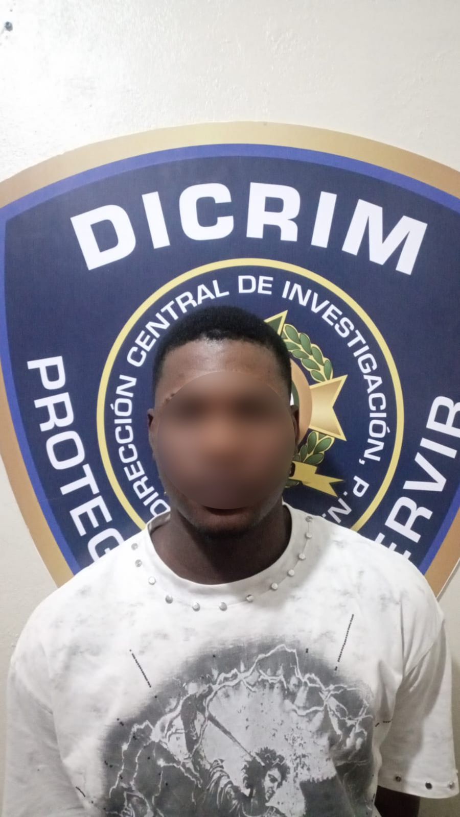 Policía Nacional apresa joven en flagrante delito con dólares presumiblemente falsos en Constanza