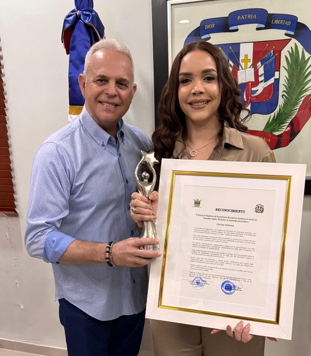 Jarabacoa reconoce a Claribel Adames «La Loba», por ganar como Locutora del Año en los Premios Soberano 2026