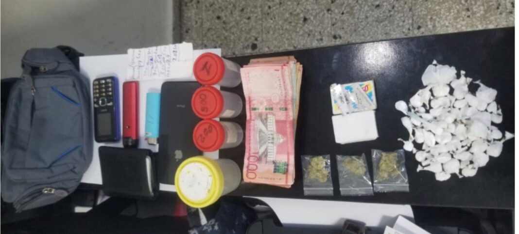 Policía Nacional ocupa drogas, dinero y objetos ilícitos durante intervención preventiva