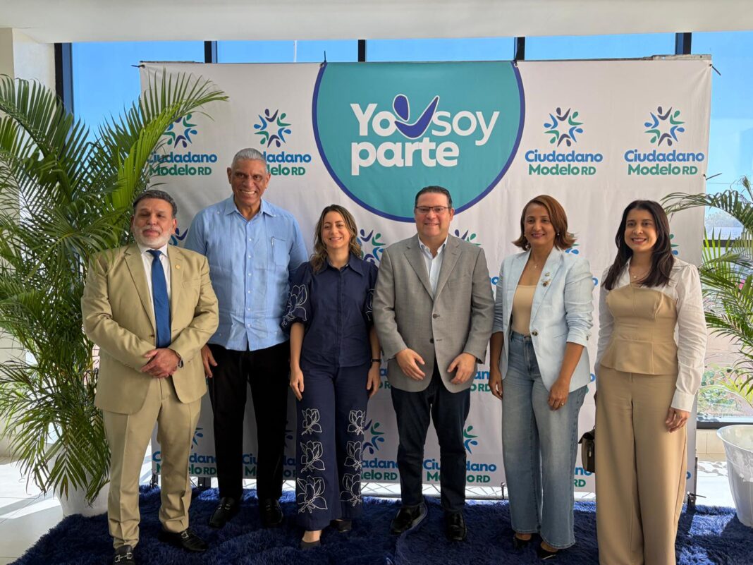 Cónsul Jesús “Chu” Vásquez destaca impacto del programa Ciudadano Modelo RD en acto de memorias en Baní