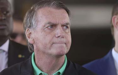 Piden protección a periodistas que cubren la hospitalización de Bolsonaro por amenazas