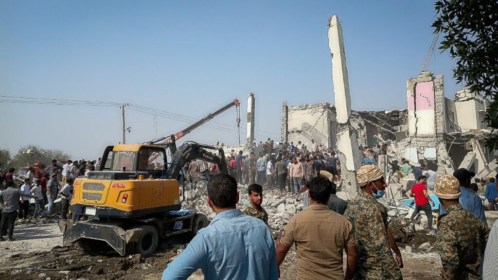 Estados Unidos e Israel atacan el principal aeropuerto de Irán y la sede de la Defensa Aérea del régimen