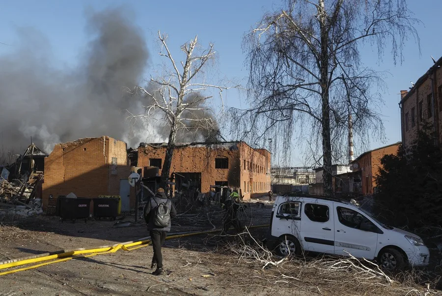 Zelenski denuncia un ataque ruso masivo contra Ucrania que deja siete muertos en Kiev