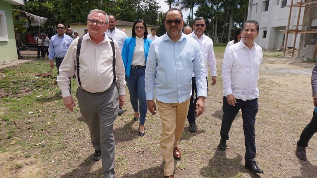 Ministro de Justicia supervisa Centro Penitenciario de Salcedo