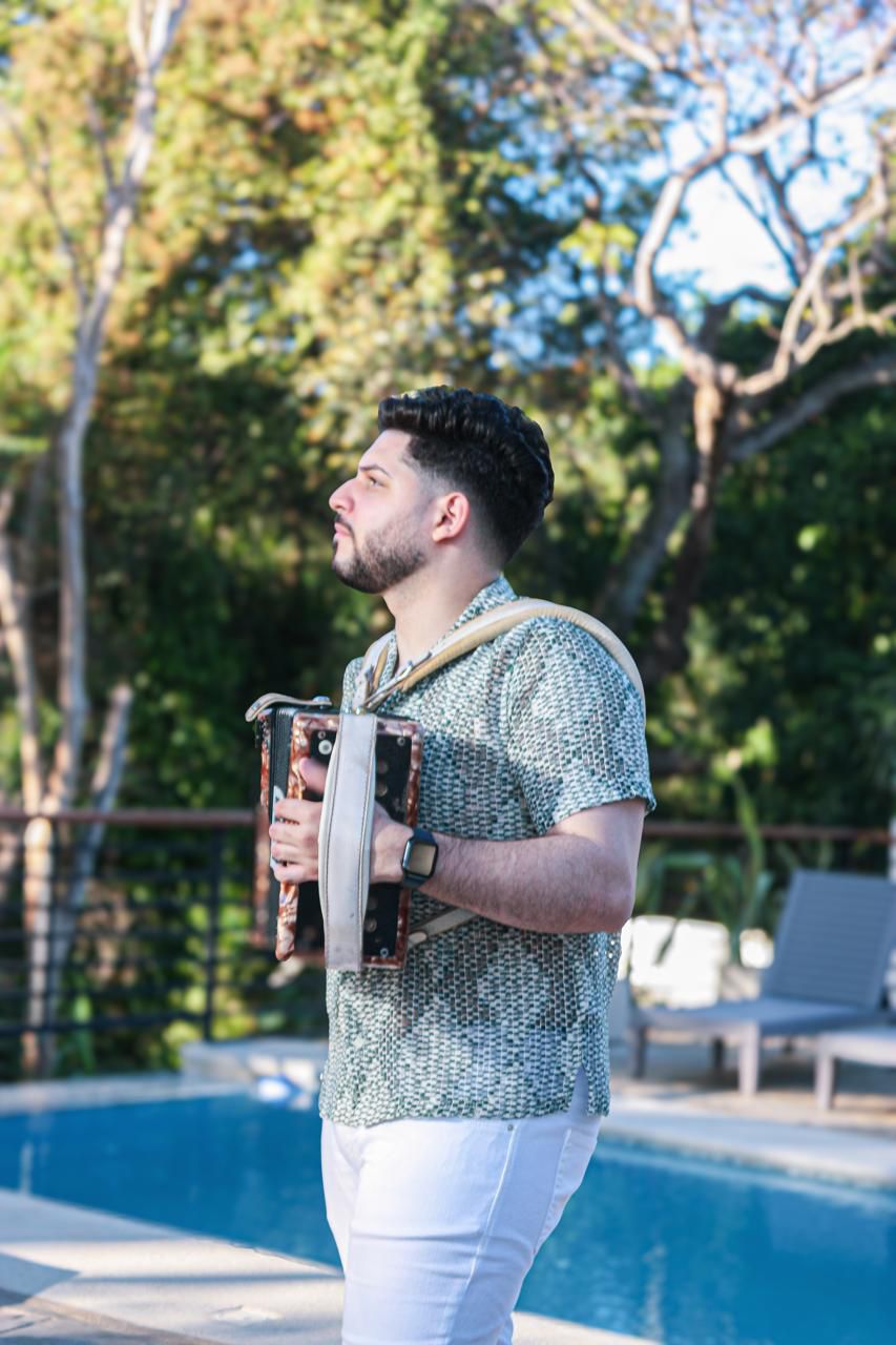 Jayson Guzmán estrena “Serás tú”, una propuesta fresca que conquista el público